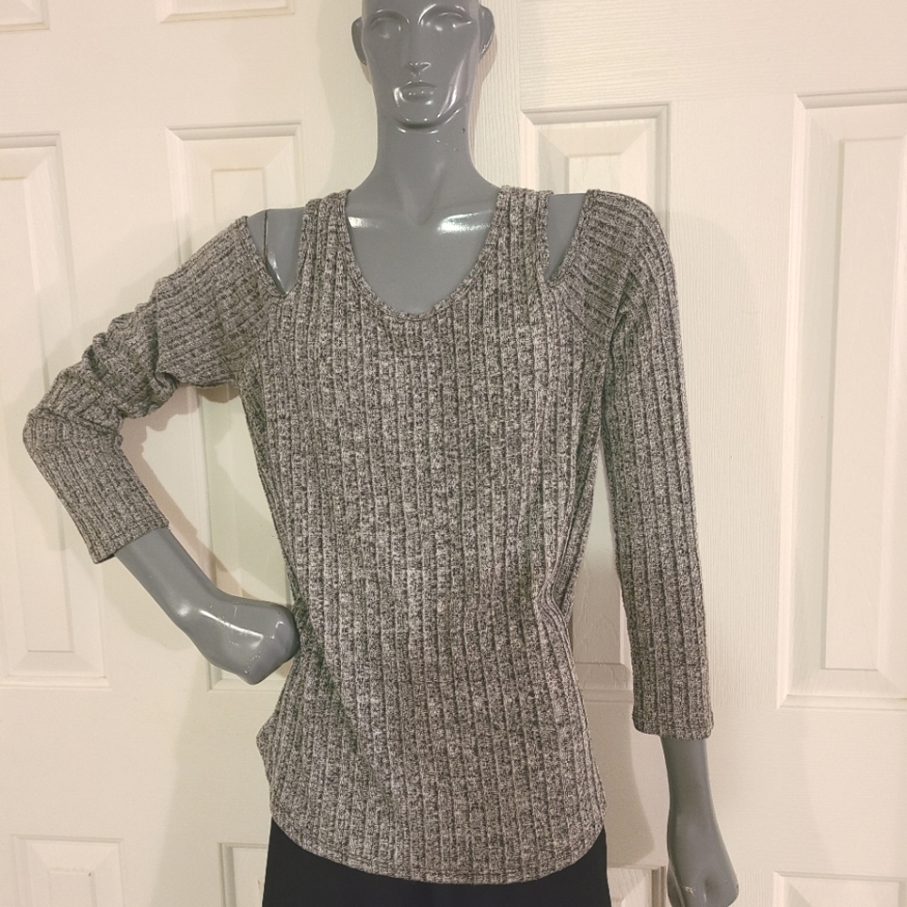 LA Hearts Cold Shoulder Top Sz L